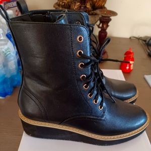 Small Wedge Boots
